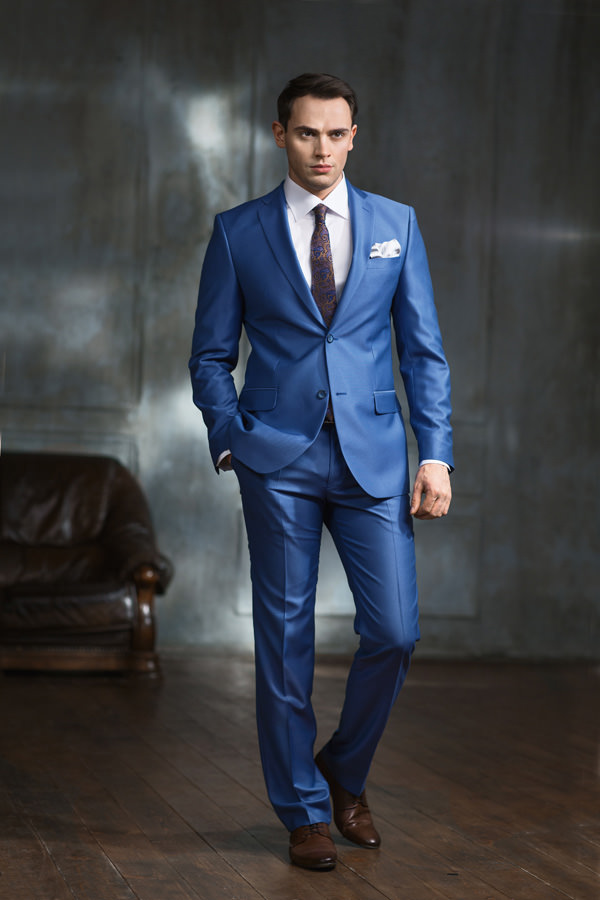 Синий деловой костюм